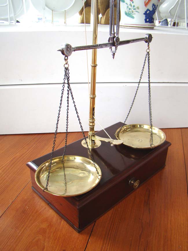 A beautiful 19th century brass mounted Apothecary Scale by W & T Avery, London, circa 1850 — image 4